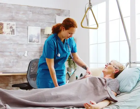 Persona mayor sinmovilidad